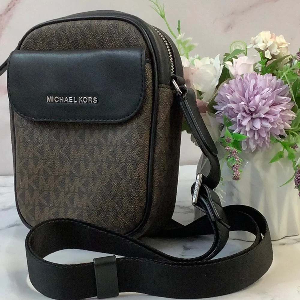 NWT Michael Kors Hudson Flap Phone Crossbody Brown/Black Signature
